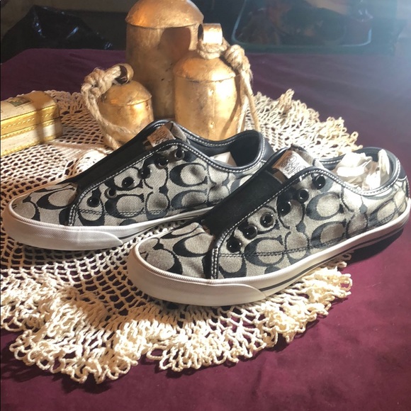 SOLD Coach est 1941 sneakers black with signature - Picture 2 of 5